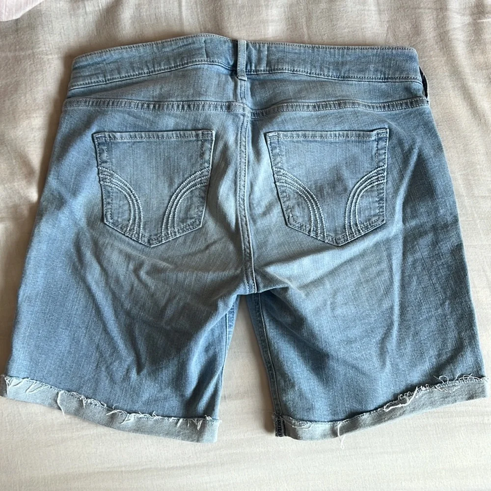 Hollister Low-Rise Light Wash Denim Boyshort Size 28 - Picture 5 of 5